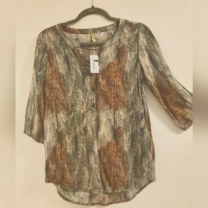 Women's VNeck 3/4 sleeve blouse